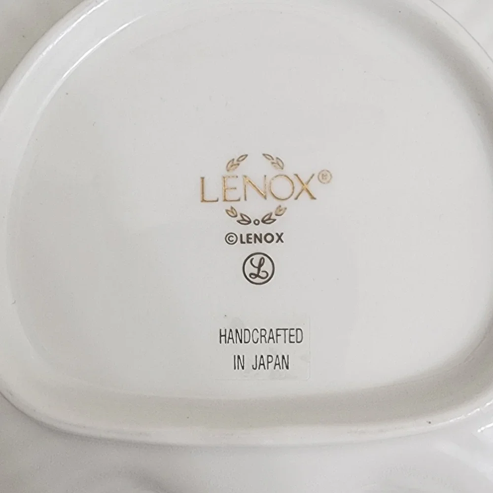 Lenox scalloped clam